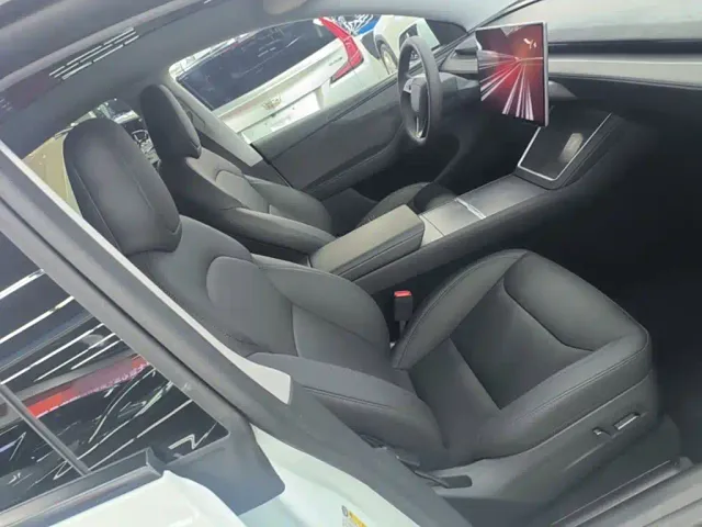 Tesla Model Y — Фото автомобиля 24
