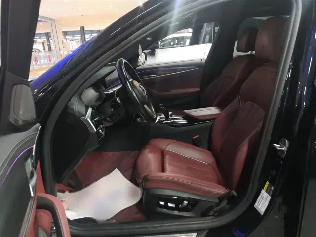 BMW 5 Series — Фото автомобиля 9