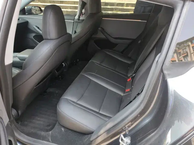 Tesla Model 3 — Фото автомобиля 11