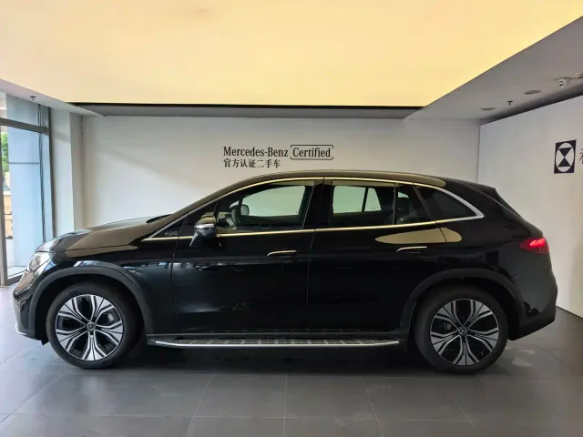 Mercedes-Benz EQE SUV — Фото автомобиля 3