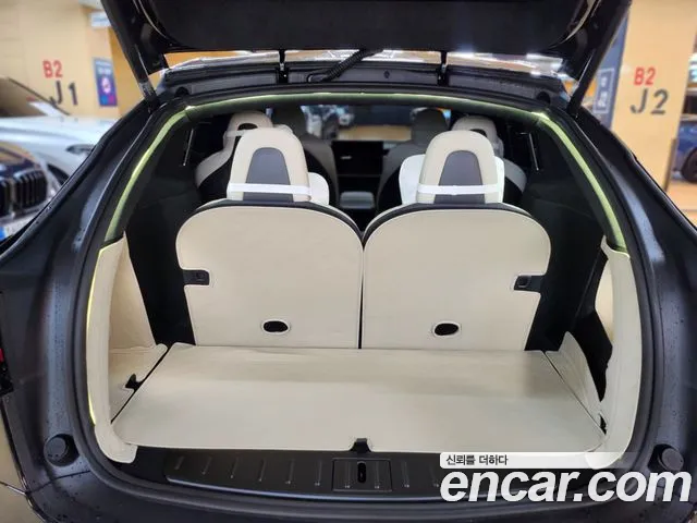 Tesla Model X — Фото автомобиля 18