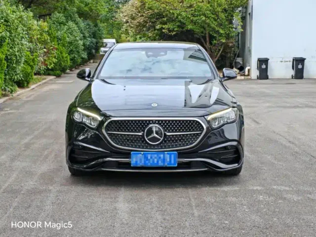 Mercedes-Benz E-Class — Фото автомобиля 2