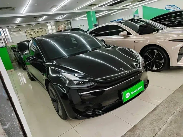 Tesla Model 3 — Фото автомобиля 3