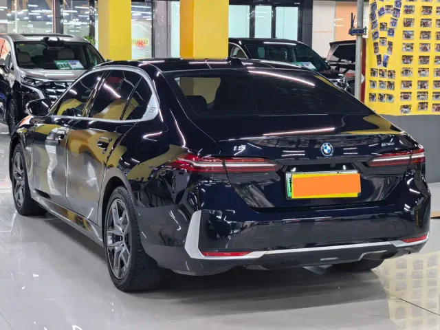 BMW i5 — Фото автомобиля 17