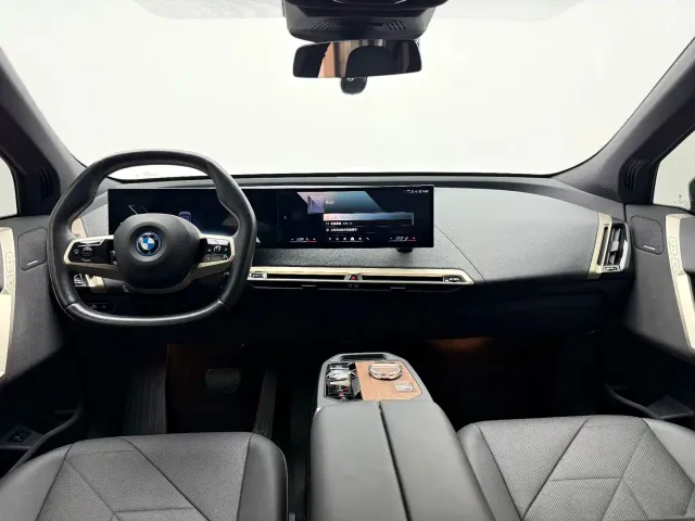 BMW iX — Фото автомобиля 7