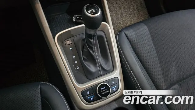 Hyundai Venue — Фото автомобиля 12