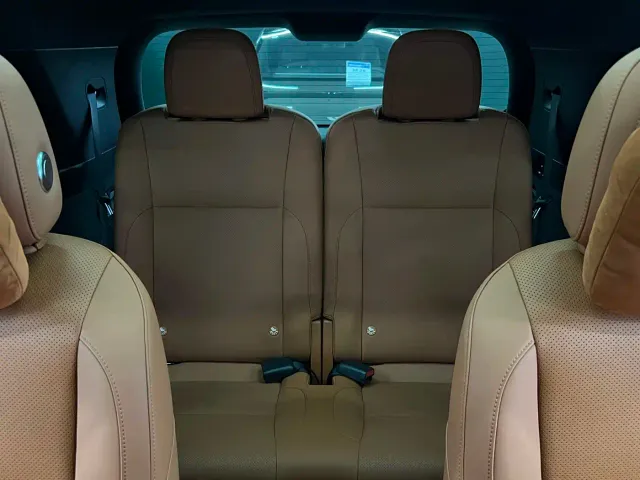 Li Auto L8 — Фото автомобиля 19
