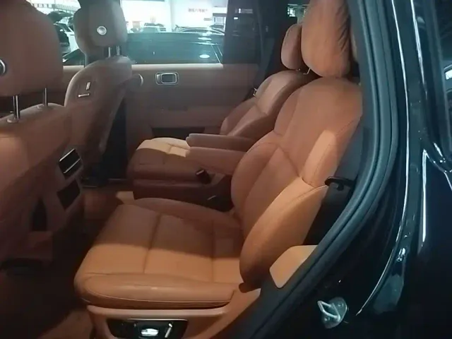 Li Auto L8 — Фото автомобиля 16