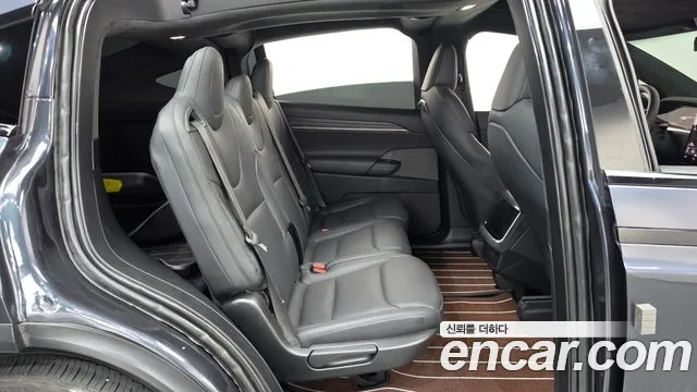 Tesla Model X — Фото автомобиля 12