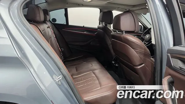 BMW 5 Series G30 — Фото автомобиля 12