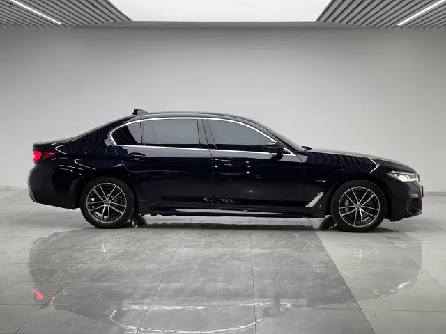 BMW 5 Series — Фото автомобиля 10