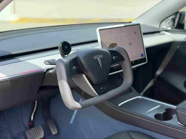 Tesla Model Y — Фото автомобиля 18