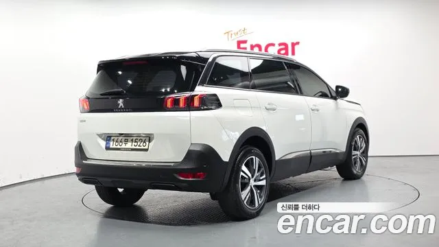 Фотография автомобиля — Peugeot 5008