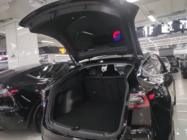 Tesla Model Y — Фото автомобиля 18