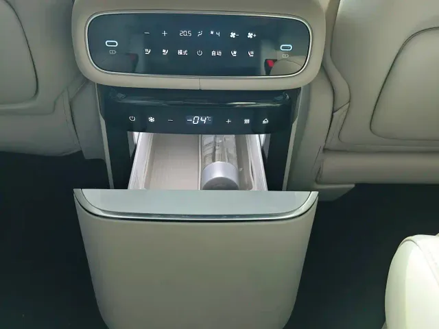 Geely Galaxy M9 — Фото автомобиля 17