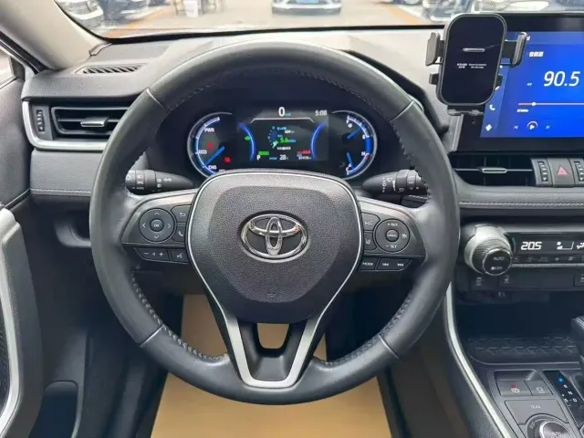 Toyota RAV4 — Фото автомобиля 3
