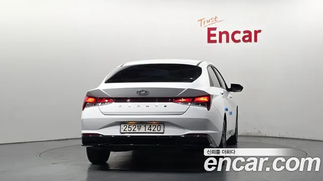 Hyundai Avante CN7 — Фото автомобиля 4