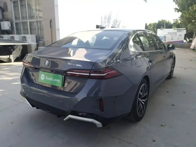 BMW i5 — Фото автомобиля 6