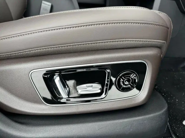 Li Auto L8 — Фото автомобиля 12