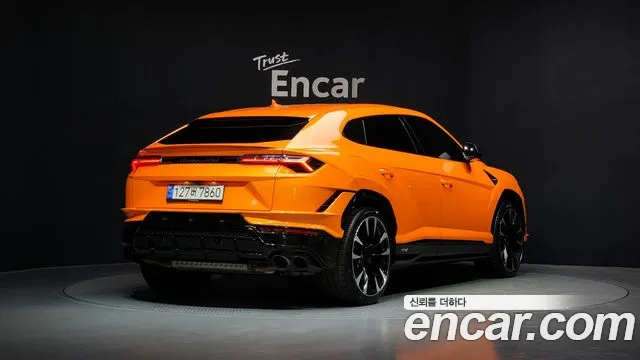 Lamborghini Urus — Фото автомобиля 2