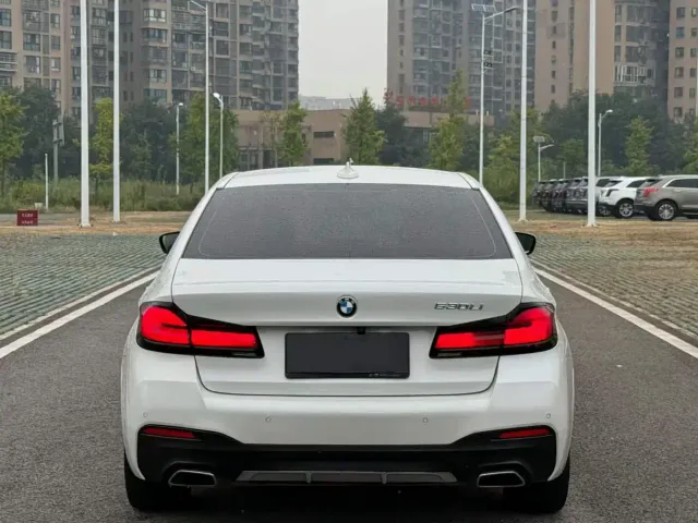 BMW 5 Series — Фото автомобиля 7