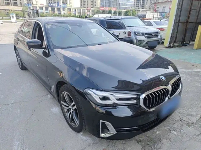 BMW 5 Series — Фото автомобиля 3