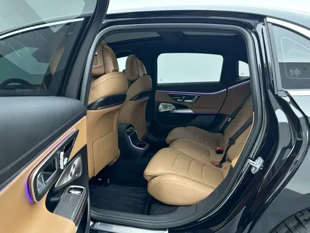 Mercedes-Benz E-Class — Фото автомобиля 18