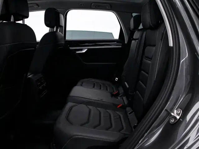 Volkswagen Touareg — Фото автомобиля 14