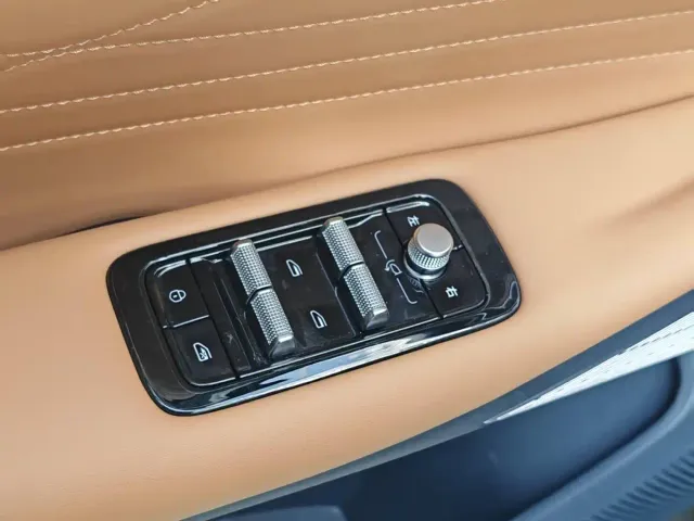 Geely Galaxy Starship 7 EM-i — Фото автомобиля 14
