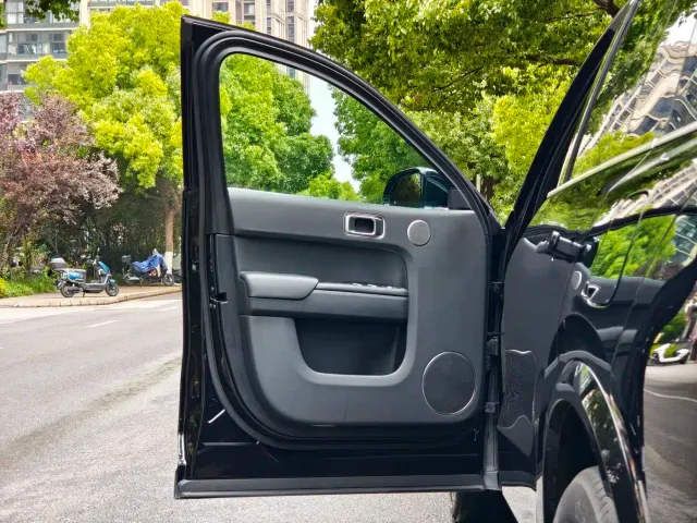 Li Auto L8 — Фото автомобиля 4