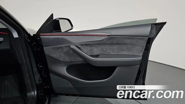 Tesla Model Y — Фото автомобиля 20