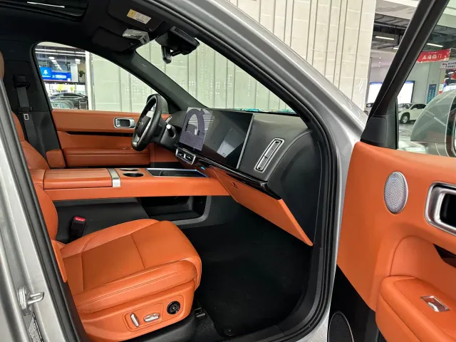 Li Auto L6 — Фото автомобиля 15