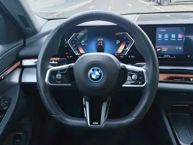 BMW i5 — Фото автомобиля 9