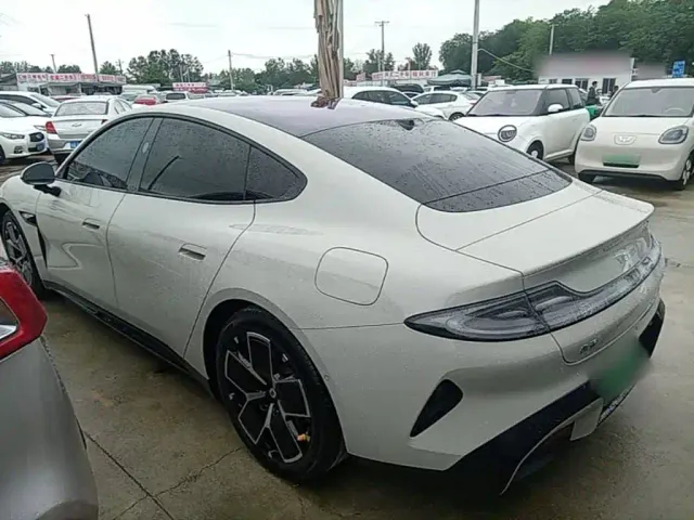 Xiaomi SU7 — Фото автомобиля 4