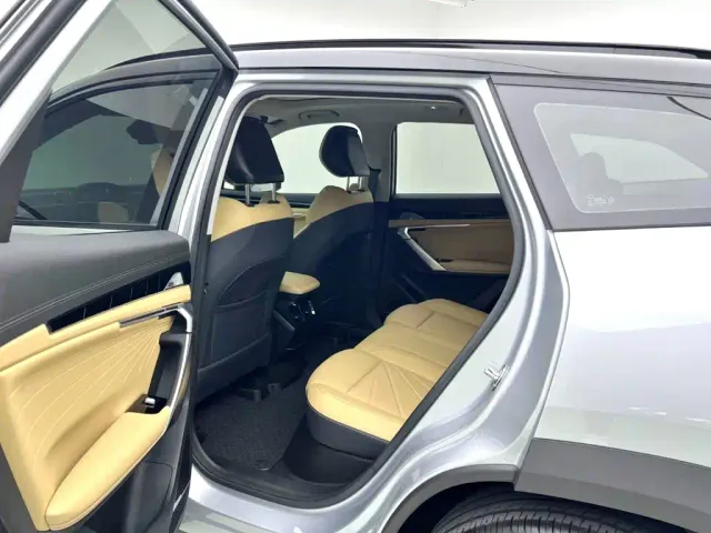 Geely Boyue L — Фото автомобиля 13