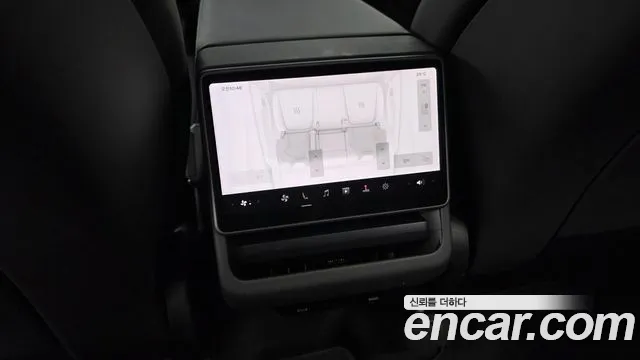 Tesla Model Y — Фото автомобиля 19