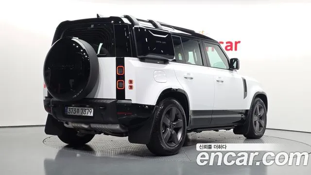 Land Rover Defender — Фото автомобиля 2