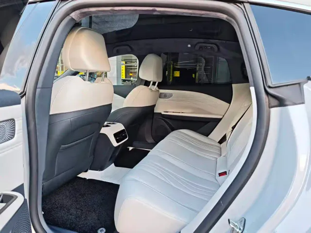 Geely Galaxy E8 — Фото автомобиля 6