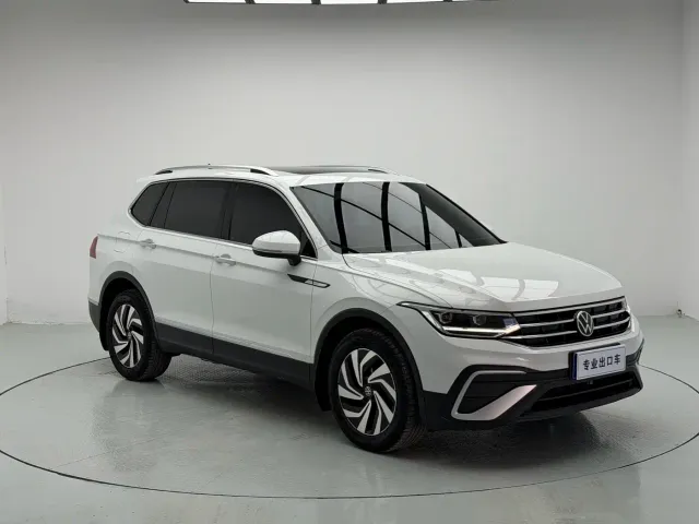 Volkswagen Tiguan L — Фото автомобиля 3