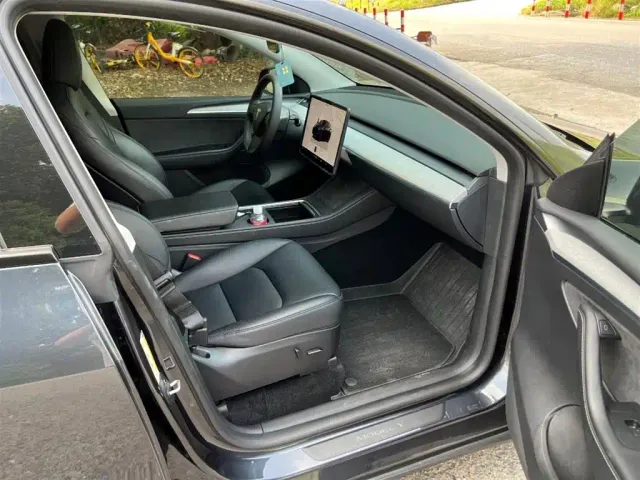Tesla Model Y — Фото автомобиля 14