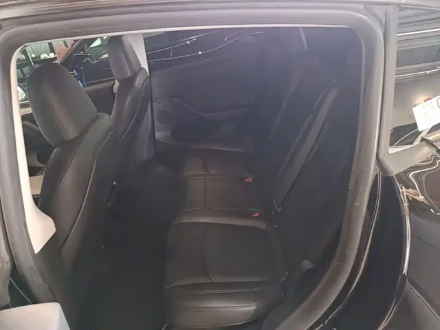 Tesla Model Y — Фото автомобиля 16