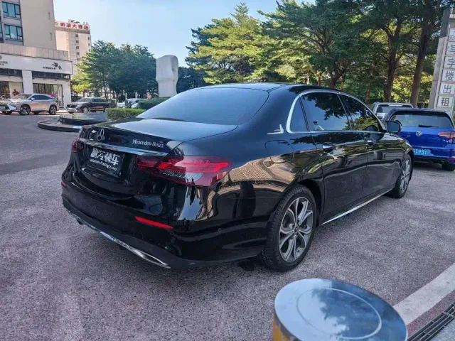 Mercedes-Benz E-Class — Фото автомобиля 8