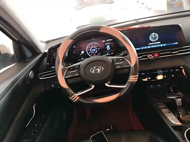 Hyundai Elantra — Фото автомобиля 10