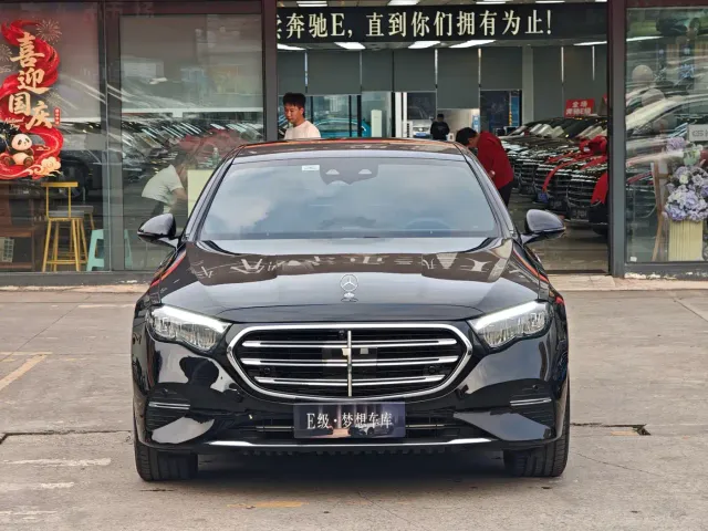 Mercedes-Benz E-Class — Фото автомобиля 2