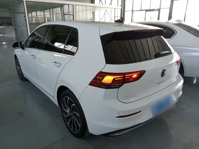 Volkswagen Golf — Фото автомобиля 22