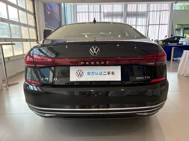 Volkswagen Passat — Фото автомобиля 16
