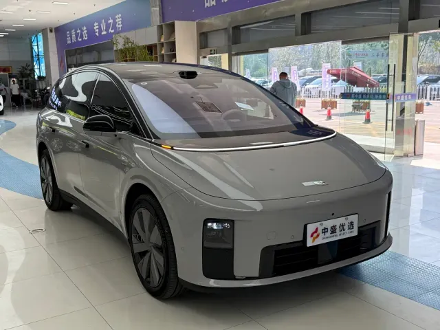 Li Auto i8 — Фото автомобиля 3