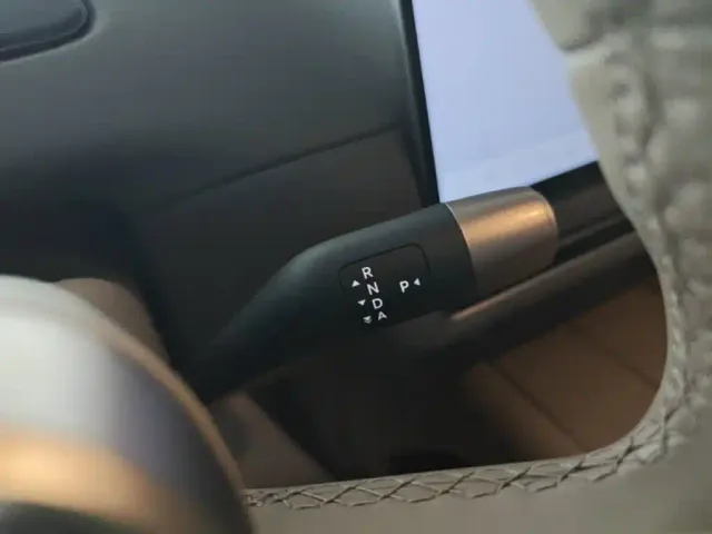 Li Auto i8 — Фото автомобиля 13