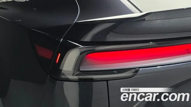 Tesla Model Y — Фото автомобиля 4