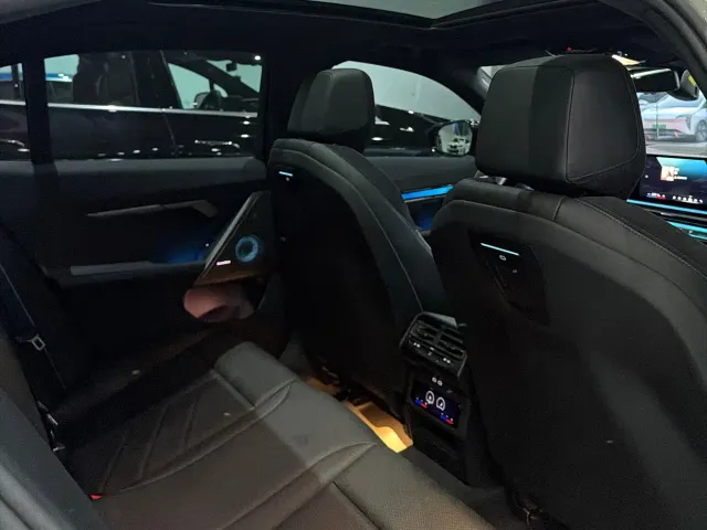BMW i5 M60 — Фото автомобиля 11